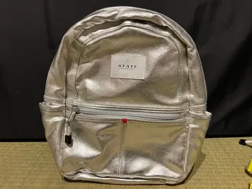 STATE 메탈릭 실버 백팩
