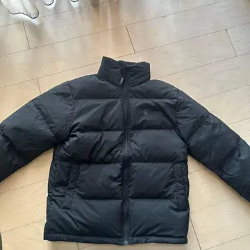 심플한 블랙 다운 자켓