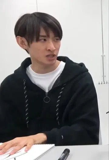 monkey time Champion 후드티 무카이 코지 착용