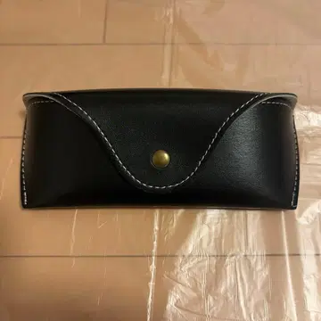 TAYLOR WITH RESPECT 안경 케이스