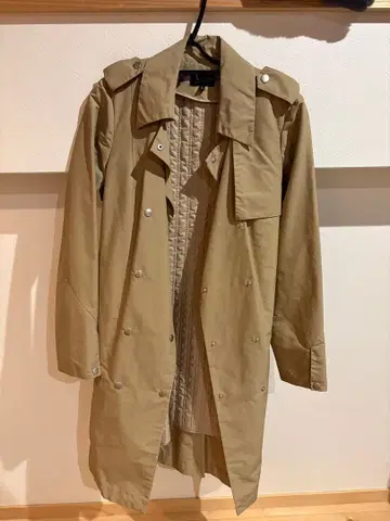 베이지 트렌치코트 허리 벨트 포함
