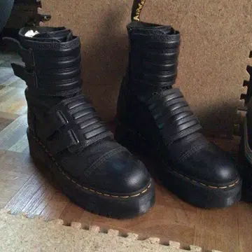 닥터 마틴 블랙 워크 부츠