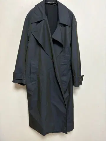 유니클로 다크 그레이 트렌치코트