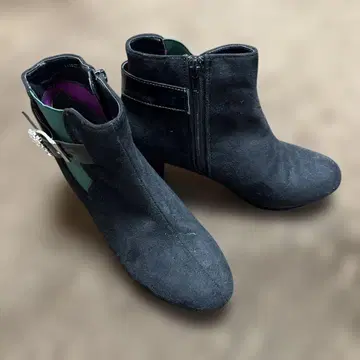 블랙 스웨이드 부츠 지퍼 포함