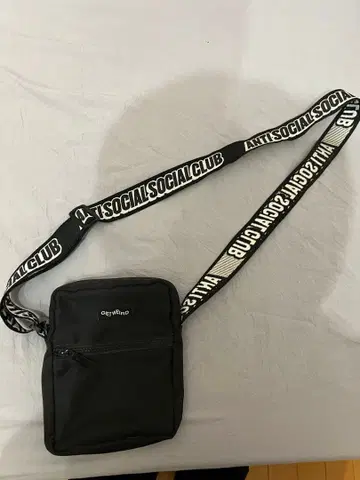 anti social social club 블랙 숄더백