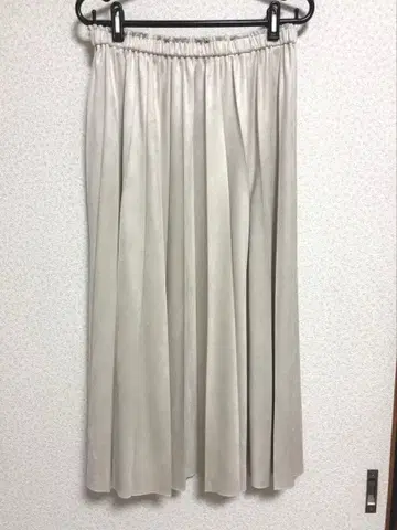 투모로우랜드 플리츠 스웨이드풍 롱 스커트