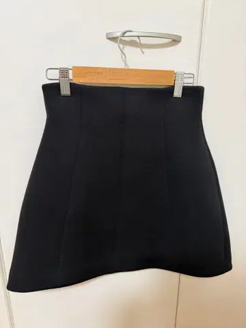 스니델 바리에 구축 스커트 블랙 0 사이즈 SWFS251027