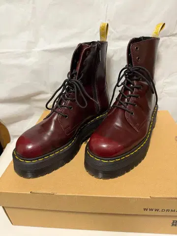닥터마틴 JADON 체리레드 UK9