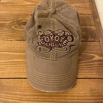 COYOTE UGLY 브라운 캡