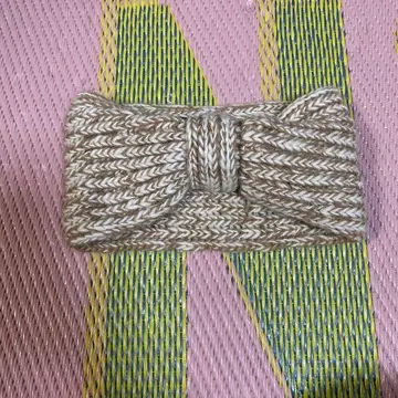 론 헤르만 트위스트 헤어밴드 베이지 계열