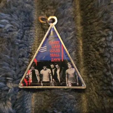 ONE DIRECTION 삼각형 키링