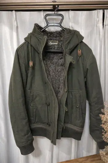 올리브 그린 밀리터리 후드 부착 자켓