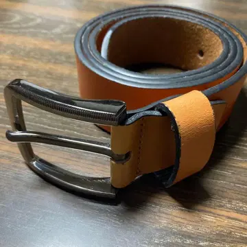 브라운 가죽 벨트 오렌지 가죽 벨트 심플한 디자인