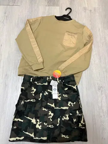 새상품 M 사이즈 델솔 골프 니트 속기모 스커트 셋업 베이지