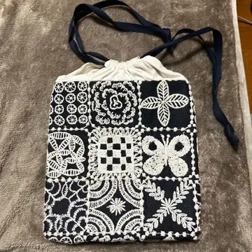 미나 페르호넨 핸드메이드 포레스트 타일 복조리