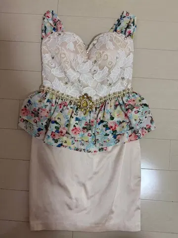 캬바쿠라 드레스 페플럼 미사용 새상품