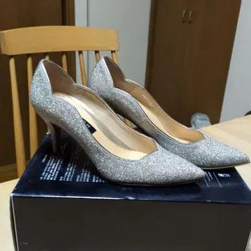 타라논토 바이 다이애나 실버 글리터 펌프스 23.5