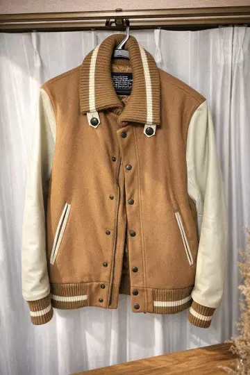 바시티 자켓 브라운/화이트