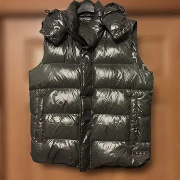 타트라스 다크 그린 후드 부착 다운 베스트