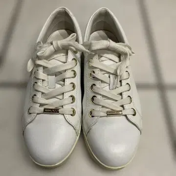 화이트 스니커즈 지미추