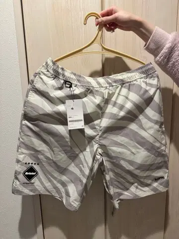 SOPH. 제브라 패턴 숏팬츠 M 사이즈 택 포함 새상품