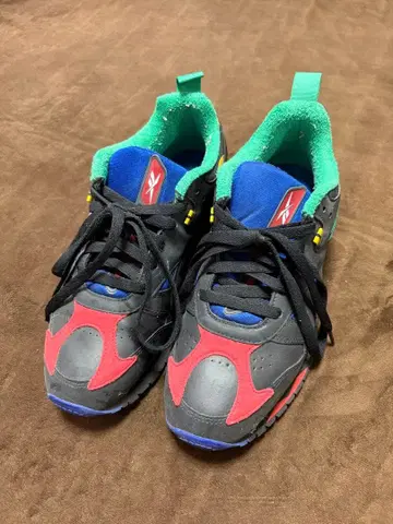 Reebok 컬러풀 스니커즈