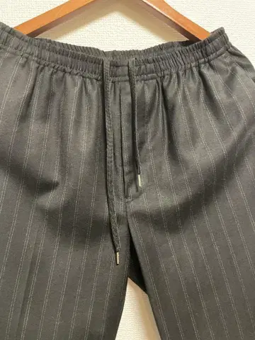 EDIFICE 핀스트라이프 슬랙스 S 사이즈입니다.