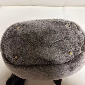 그레이 퍼가 달린 바스켓백