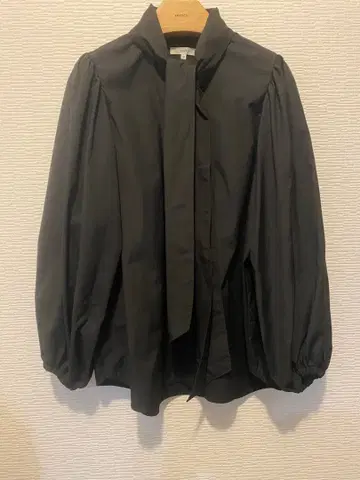 [ 새상품급 ] Yori 리본 벌룬 슬리브 블라우스 블랙