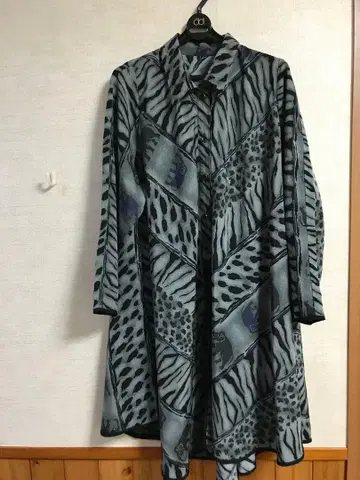 동물 패턴 긴팔 원피스 그레이 블랙 F