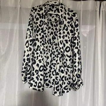 레오파드 무늬 긴팔 셔츠 화이트/블랙