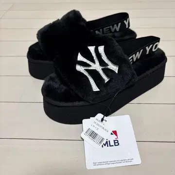 MLB 통굽 샌들 뉴욕 양키스 퍼 샌들 블랙 L