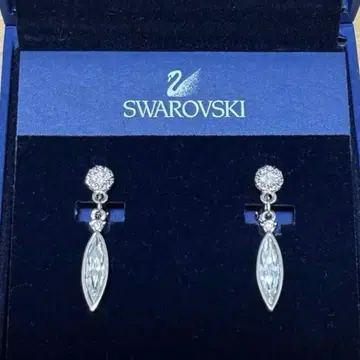 [ 새상품급 ] SWAROVSKI 스와로브스키 클립 귀찌 파베