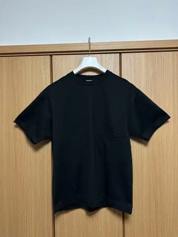 ATON 블랙 반팔 티셔츠