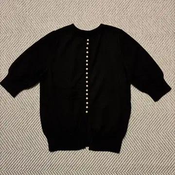 투모로우랜드 백 펄 버튼 니트 오부 소매