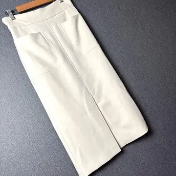 IENA 아이보리 타이트 스커트 앞 포켓 부착 이에나 36 깔끔한