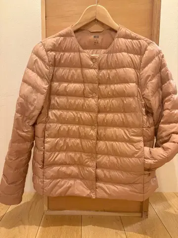 유니클로 울트라 라이트 다운 핑크 계열 L