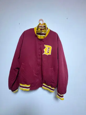 칼리지 바시티 자켓