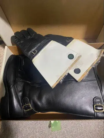 바이크용 가죽 라이딩 부츠와 그로브