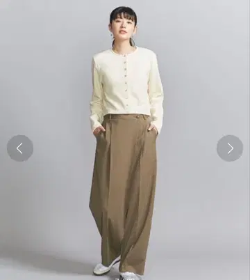 유나이티드 애로우즈 가디건 화이트 부클레