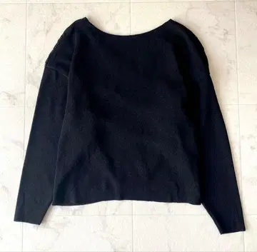 컨디션 최상 어도어 뒷 카슈쿨 랜덤 플리츠 니트 38 블랙