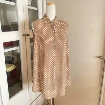 a'aire 아엘 슬리브리스 도트 브라운 블라우스