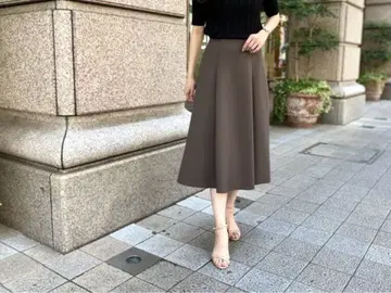 M-PREMIER 엠프리미어 종이상자 니트 프론트 턱 스커트 34P