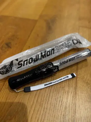 Snow Man 돔 투어 2025-2026 on 응원봉