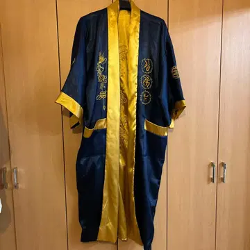 용 자수 가운 (롱 코트)