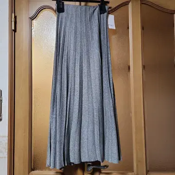 [미사용 새상품] 내추럴 뷰티 베이직 그레이 니트 스커트 2024SS