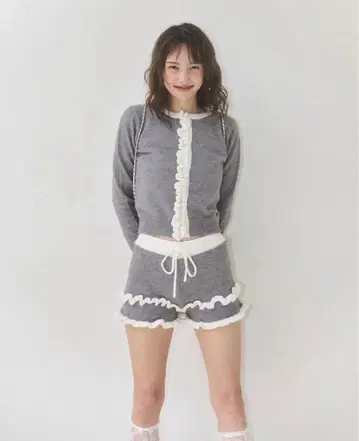 [새상품] muguet bicolor frill knit cardigan