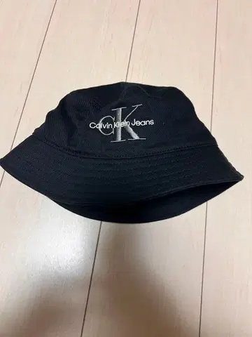 캘빈 클라인 진스 블랙 버킷 햇