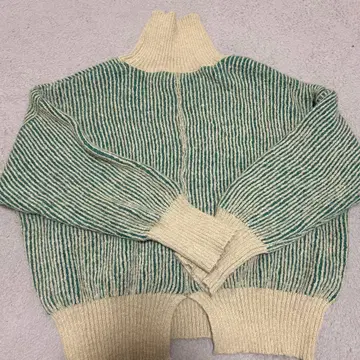 스트라이프 하이넥 니트
