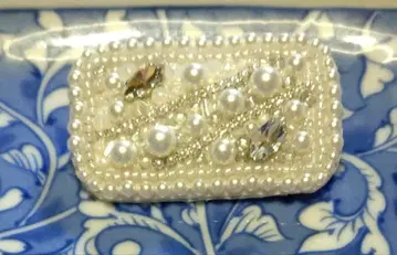 비즈 자수 브로치